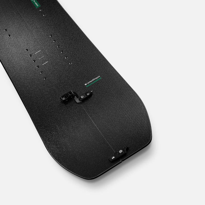 United Shapes black and green splitboard Covert tail close up shot